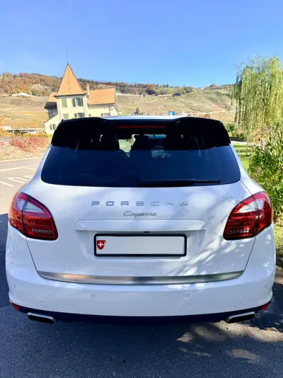 Porsche Cayenne 3.6 V6 — SUV premium avec roues hiver Porsche incluses — rear view