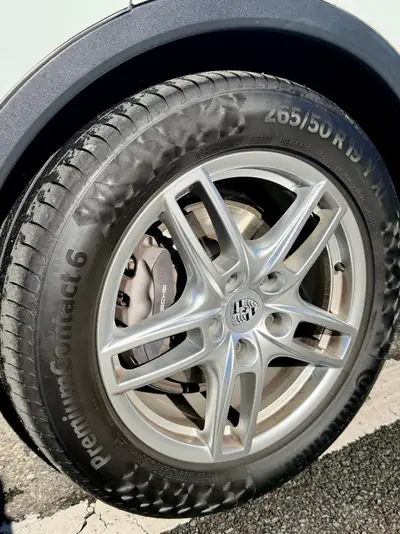 Porsche Cayenne 3.6 V6 — SUV premium avec roues hiver Porsche incluses — detail