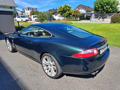 Jaguar XK XKR 4.2 V8 SC — Coupé British Legends, 420 ch de pur plaisir — côté
