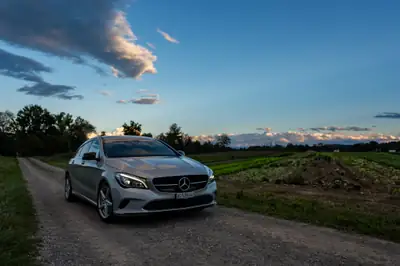 Mercedes-Benz CLA 200 Shooting Brake Night Star — Élégance break avec motorisation efficace — fianco