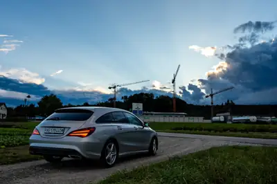 Mercedes-Benz CLA 200 Shooting Brake Night Star — Élégance break avec motorisation efficace — vista posteriore