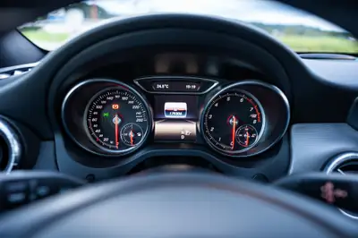 Mercedes-Benz CLA 200 Shooting Brake Night Star — Élégance break avec motorisation efficace — Miniatura 8