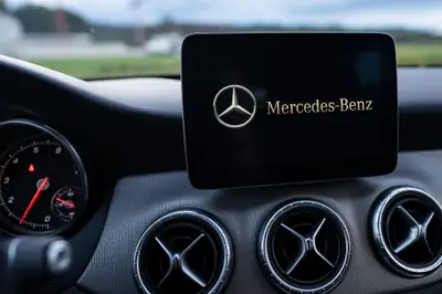 Mercedes-Benz CLA 200 Shooting Brake Night Star — Élégance break avec motorisation efficace — Miniatura 10