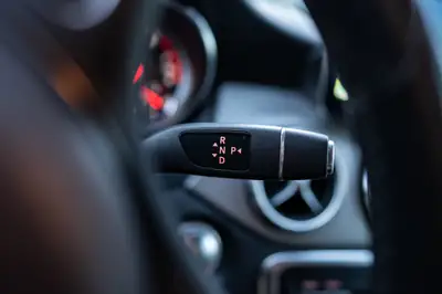 Mercedes-Benz CLA 200 Shooting Brake Night Star — Élégance break avec motorisation efficace — Miniatura 15