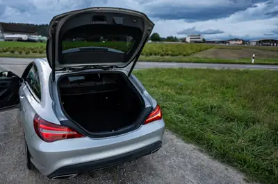 Mercedes-Benz CLA 200 Shooting Brake Night Star — Élégance break avec motorisation efficace — Miniatura 16