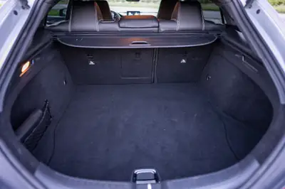 Mercedes-Benz CLA 200 Shooting Brake Night Star — Élégance break avec motorisation efficace — Miniatura 17