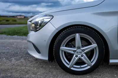 Mercedes-Benz CLA 200 Shooting Brake Night Star — Élégance break avec motorisation efficace — Miniatura 20
