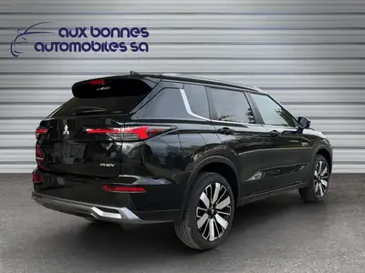 Mitsubishi Outlander 2.4 PHEV Intense 4WD — Hybride rechargeable performant, 50 km au compteur — intérieur