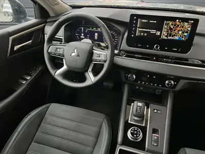 Mitsubishi Outlander 2.4 PHEV Intense 4WD — Hybride rechargeable performant, 50 km au compteur — Miniature 11