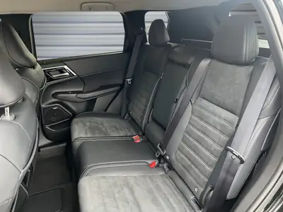 Mitsubishi Outlander 2.4 PHEV Intense 4WD — Hybride rechargeable performant, 50 km au compteur — Miniature 14