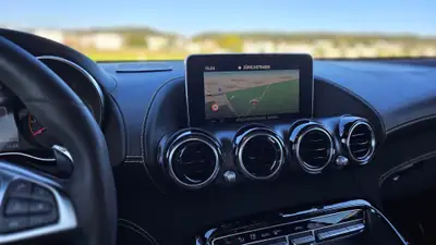 Mercedes-AMG GT S — Coupé sport 510 ch, Vollausstattung prestige avec freins céramique — côté