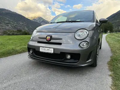 Fiat 500 Abarth 595 Turbo — Sportive compacte mythique, échappement Akrapovic — vista posteriore