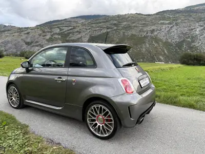 Fiat 500 Abarth 595 Turbo — Sportive compacte mythique, échappement Akrapovic — cruscotto