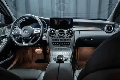 Mercedes-Benz C 220 d — Break diesel 4Motion, équipement AMG et technologie premium — interior