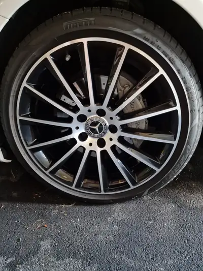 Mercedes-Benz C 220 d — Break diesel 4Motion, équipement AMG et technologie premium — detail