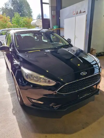Ford Focus 1.0 SCTi Trend — Break économique et fiable, sans accident — Heckansicht