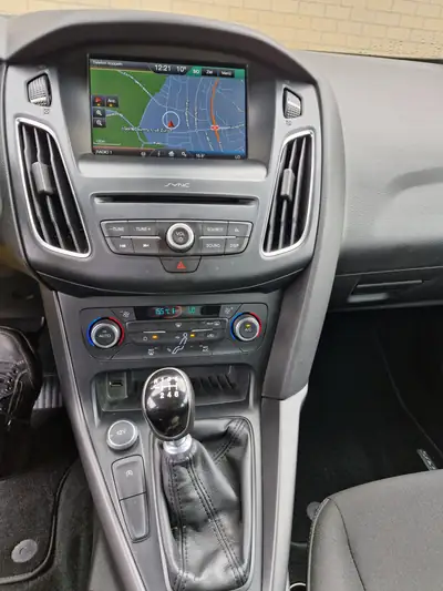 Ford Focus 1.0 SCTi Trend — Break économique et fiable, sans accident — Innenraum