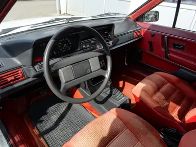 VW Passat 1981 — Berline classique essence, parfait état et châssis rabaissé — Thumbnail 7