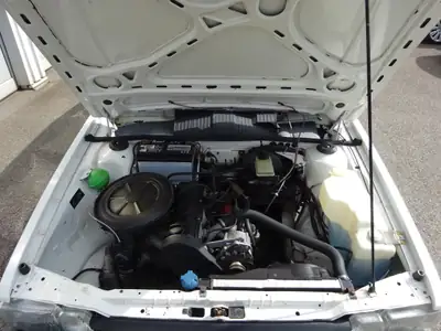 VW Passat 1981 — Berline classique essence, parfait état et châssis rabaissé — Thumbnail 10