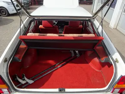 VW Passat 1981 — Berline classique essence, parfait état et châssis rabaissé — Thumbnail 11