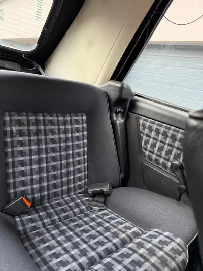 VW Golf Cabriolet 1993 — Classique décapotable, moteur fiable 1.8L — Miniature 8