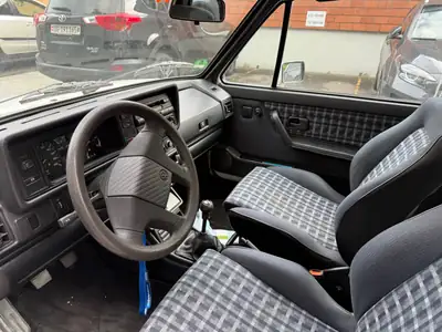 VW Golf Cabriolet 1993 — Classique décapotable, moteur fiable 1.8L — Miniature 9
