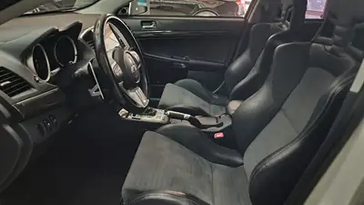 Mitsubishi Lancer Evo X MR — Berline sportive 295 ch, historique complet — intérieur