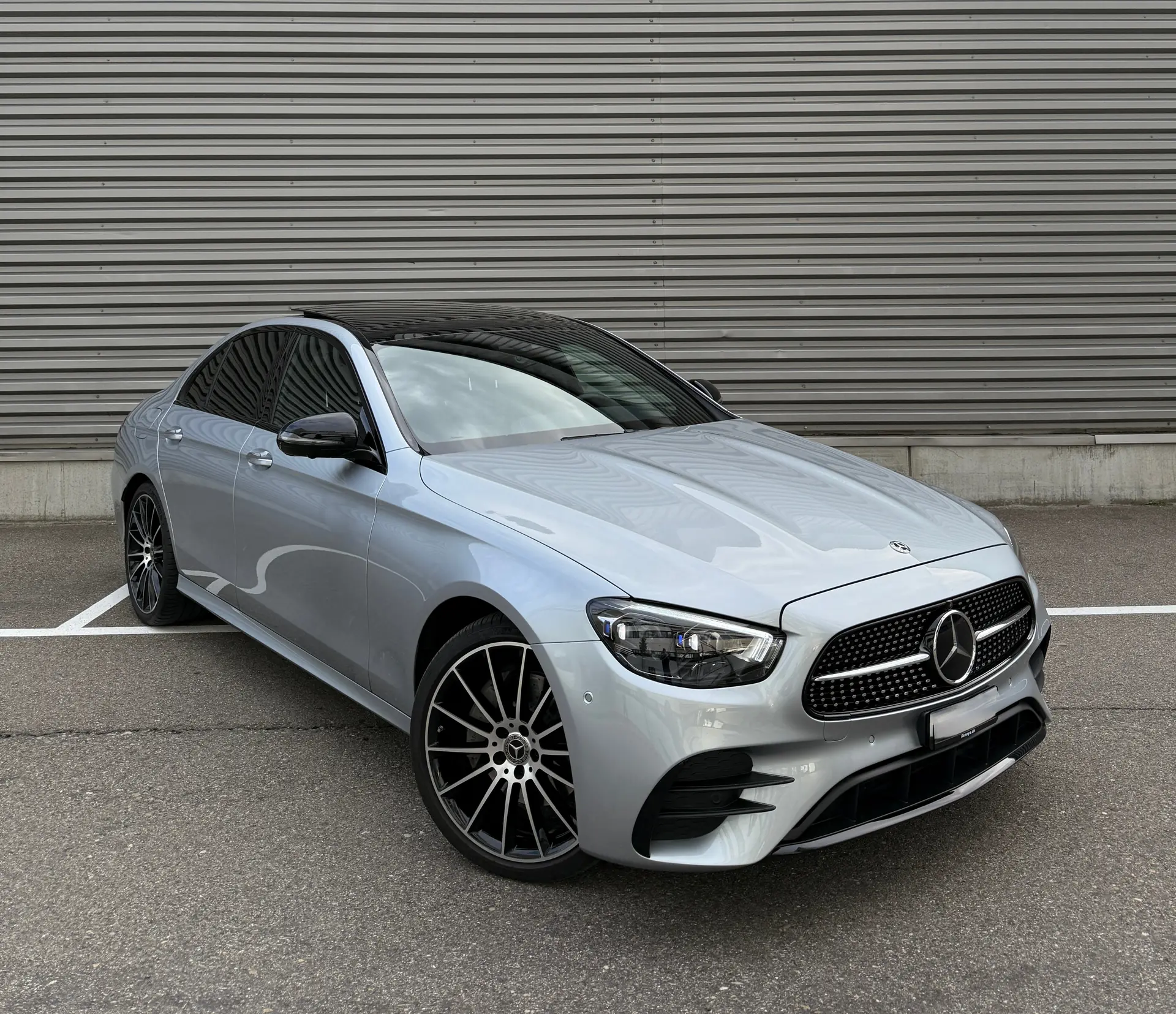 Mercedes-Benz E 220 d AMG Line — Berline premium diesel 4x4, 42'000 km seulement — Außenansicht