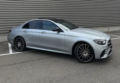 Mercedes-Benz E 220 d AMG Line — Berline premium diesel 4x4, 42'000 km seulement — Seitenansicht