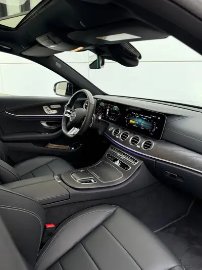 Mercedes-Benz E 220 d AMG Line — Berline premium diesel 4x4, 42'000 km seulement — Armaturenbrett