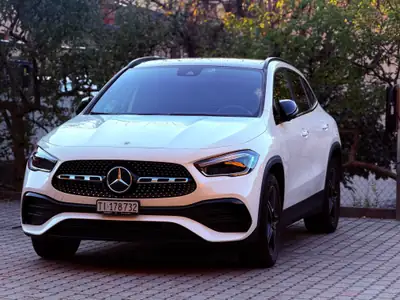 Mercedes-Benz GLA 250e AMG Line — SUV hybride rechargeable, 78 000 km, état impeccable — vista esterna