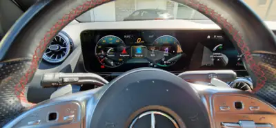 Mercedes-Benz GLA 250e AMG Line — SUV hybride rechargeable, 78 000 km, état impeccable — cruscotto