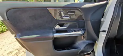 Mercedes-Benz GLA 250e AMG Line — SUV hybride rechargeable, 78 000 km, état impeccable — interni