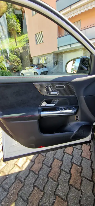 Mercedes-Benz GLA 250e AMG Line — SUV hybride rechargeable, 78 000 km, état impeccable — Miniatura 7