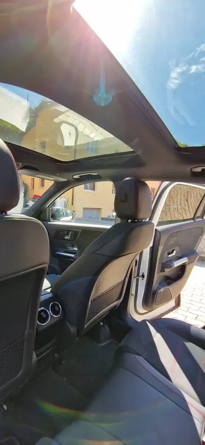 Mercedes-Benz GLA 250e AMG Line — SUV hybride rechargeable, 78 000 km, état impeccable — Miniatura 17