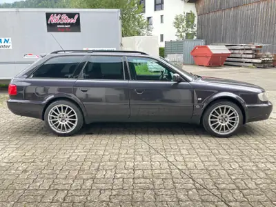 Audi S6 quattro 4.2 plus — Berline sportive des années 90, 326 ch et transmission manuelle — Heckansicht