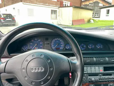 Audi S6 quattro 4.2 plus — Berline sportive des années 90, 326 ch et transmission manuelle — Detail