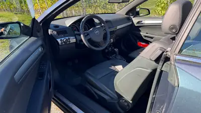 Opel Astra TT 1.6i Turbo Cosmo — Cabriolet sportif 180 ch, entretien exemplaire — Armaturenbrett