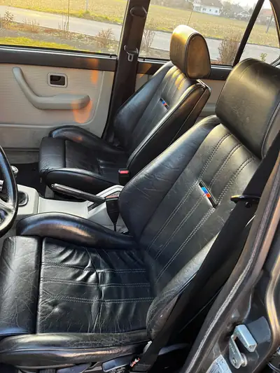 BMW 520i Edition 1988 — Berline classique avec homologation véhicule ancien — Armaturenbrett