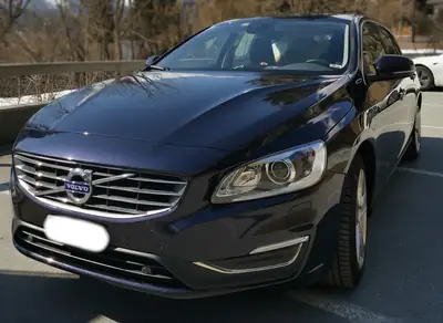 Volvo V60 D6 Twin Engine AWD — Hybride rechargeable, break familial premium — rear view