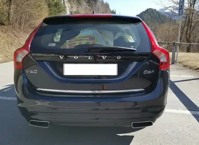 Volvo V60 D6 Twin Engine AWD — Hybride rechargeable, break familial premium — Thumbnail 8