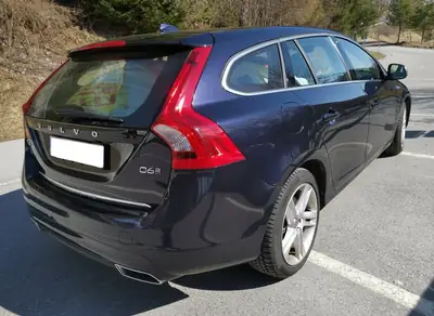 Volvo V60 D6 Twin Engine AWD — Hybride rechargeable, break familial premium — Thumbnail 7