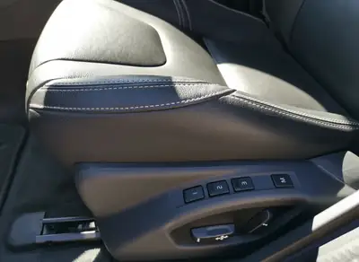 Volvo V60 D6 Twin Engine AWD — Hybride rechargeable, break familial premium — Thumbnail 11