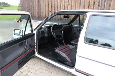 VW Golf 1800 GTI 1987 — Légende sportive des années 80, moteur 112 ch — Miniatur 17