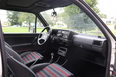 VW Golf 1800 GTI 1987 — Légende sportive des années 80, moteur 112 ch — Miniatur 18