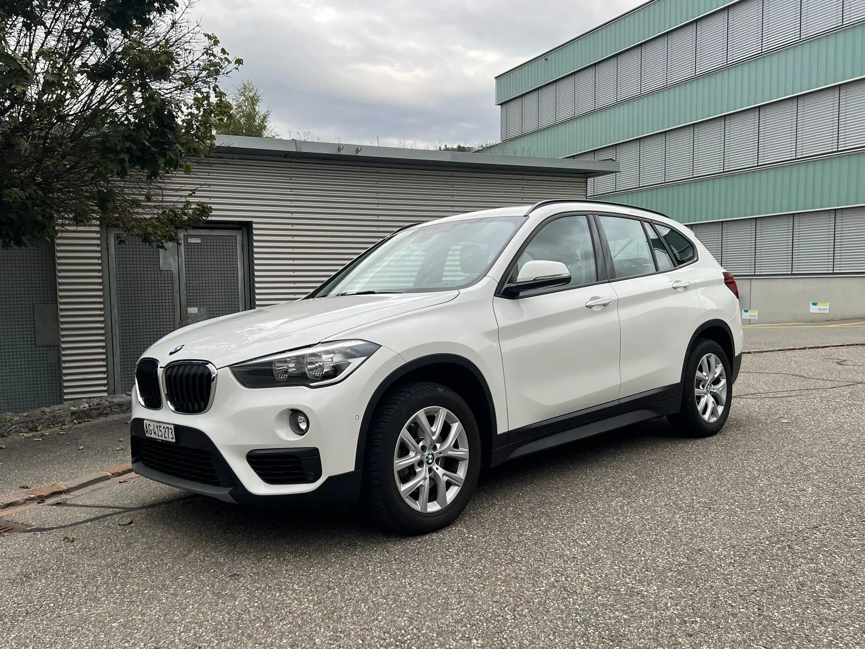 BMW X1 xDrive 18d Steptronic — SUV compact diesel, entretien BMW inclus, 94 000 km — vue extérieure