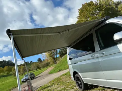 VW T6 Caravelle — Minibus 9 places diesel, idéal famille et professionnels — detail