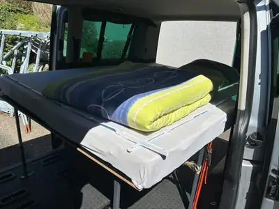 VW T6 Caravelle — Minibus 9 places diesel, idéal famille et professionnels — Thumbnail 8