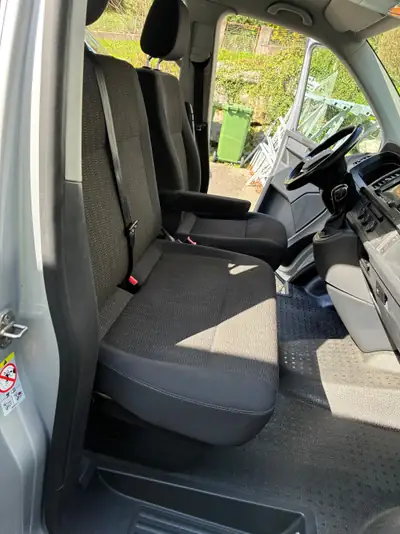VW T6 Caravelle — Minibus 9 places diesel, idéal famille et professionnels — Thumbnail 10