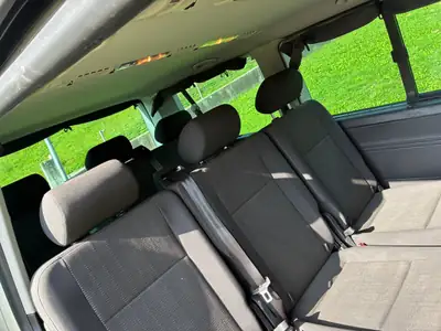 VW T6 Caravelle — Minibus 9 places diesel, idéal famille et professionnels — Thumbnail 11